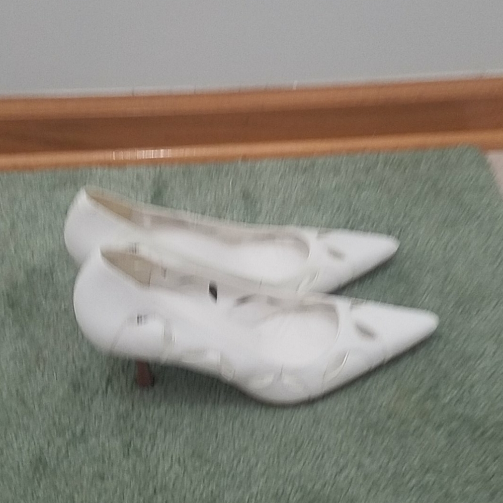 Pumps - Picture 2 of 4